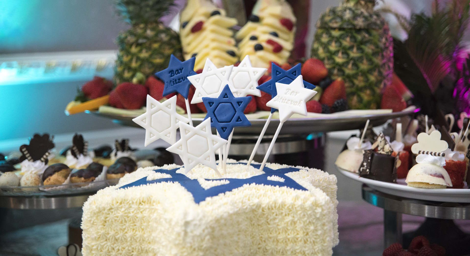 Restaurant’s banquet room decorated for Bar Mitzvah